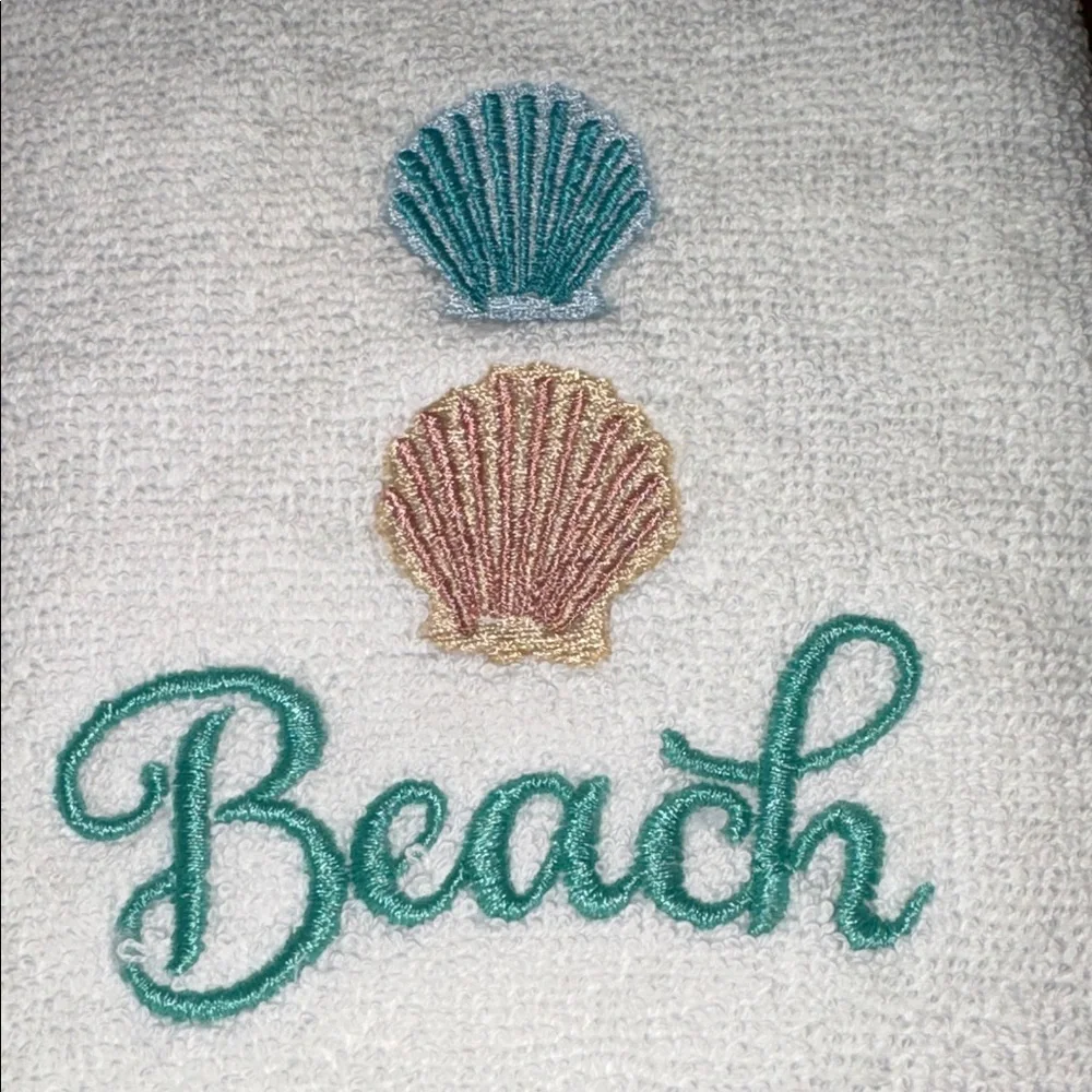 SKL Home White teal Beach seashells kitchen bath Hand Towel Embroidered new